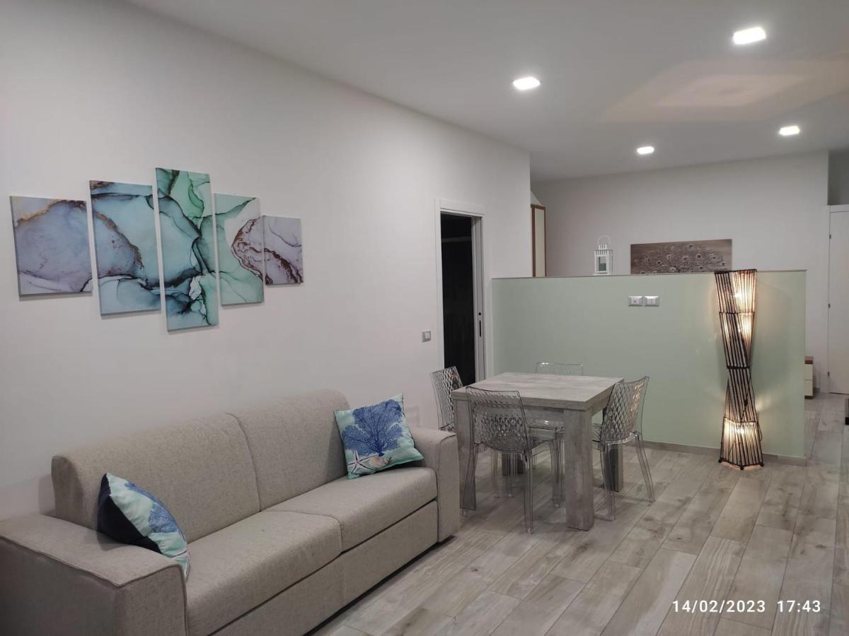 Bilocale Fronte Mare Apartment Giardini Naxos Ngoại thất bức ảnh