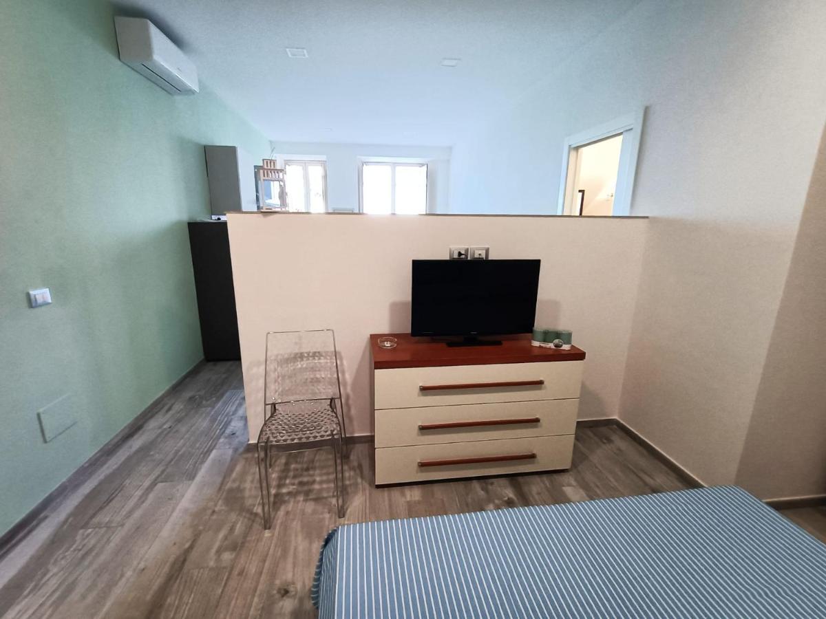 Bilocale Fronte Mare Apartment Giardini Naxos Ngoại thất bức ảnh